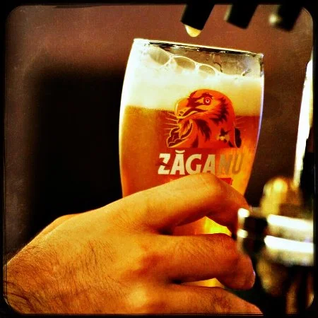 Zăganu -ovo je nepasterizovano pivo napravljeno u blizini Zaganu planine i to samo od vode, slada, hmelja i kvasca. Mnogi ga smatraju najboljim kraft pivom u Rumuniji, a možete ga probati u raznim pabovima u prestonici, Bukureštu. Proizvodi se više vrsti ovog piva, svetlo, tamno, ali i crveno.